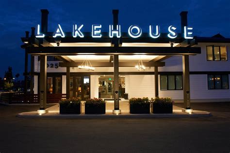 Lakehouse hotel and resort - San Marcos Dining. San Marcos dining offers something for everyone: gourmet coffee, surf & turf, wood-fired pizza, Italian cuisine, pub-style fare, 30+ craft beers & more! 